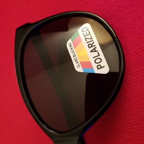 Dark Fashion Sunglasses - Picture 2 of 4